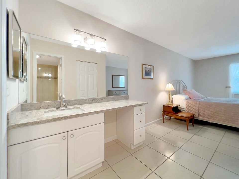 Active With Contract: $169,900 (2 beds, 2 baths, 1167 Square Feet)