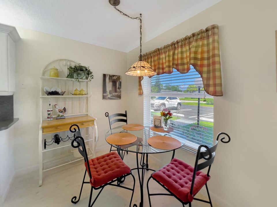 Active With Contract: $169,900 (2 beds, 2 baths, 1167 Square Feet)