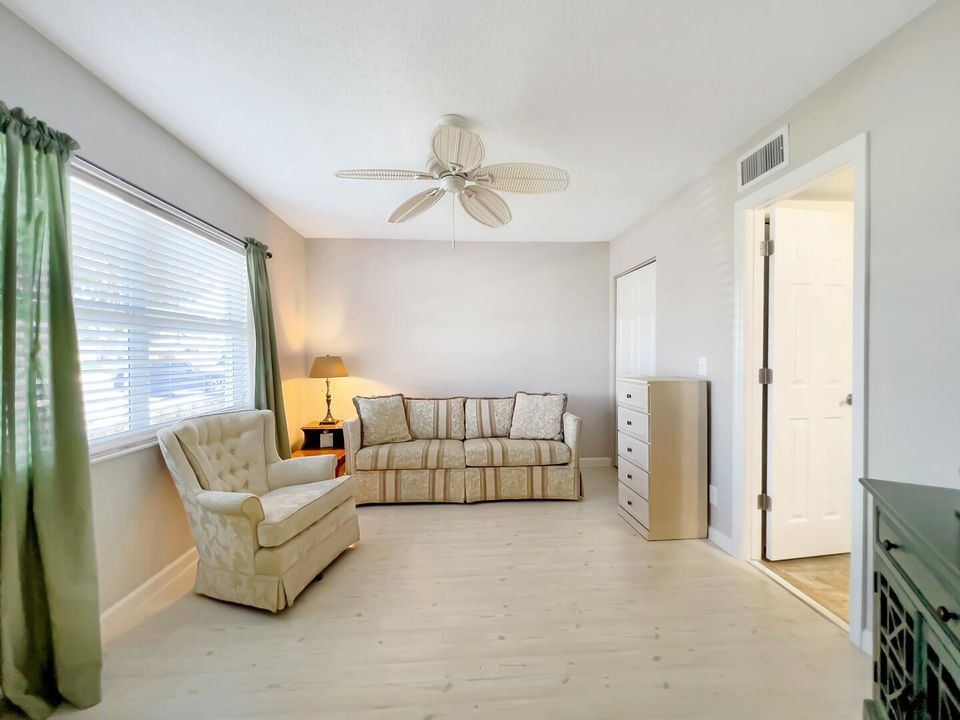 Active With Contract: $169,900 (2 beds, 2 baths, 1167 Square Feet)