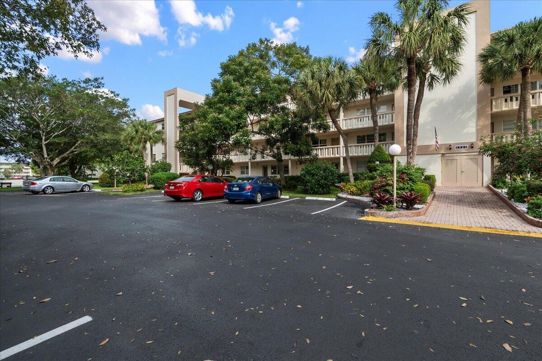 Active With Contract: $130,000 (1 beds, 1 baths, 811 Square Feet)
