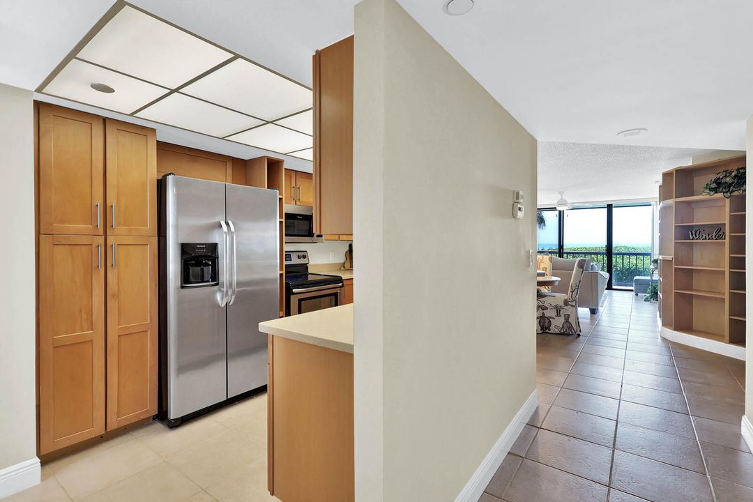 Active With Contract: $365,000 (1 beds, 2 baths, 1037 Square Feet)