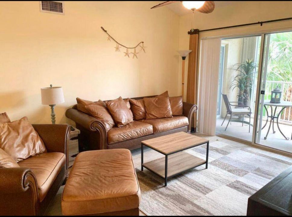 For Rent: $2,150 (2 beds, 2 baths, 991 Square Feet)