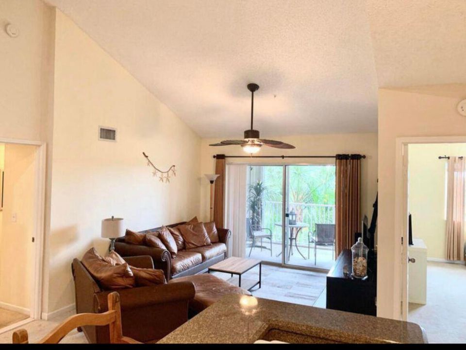 For Rent: $2,150 (2 beds, 2 baths, 991 Square Feet)