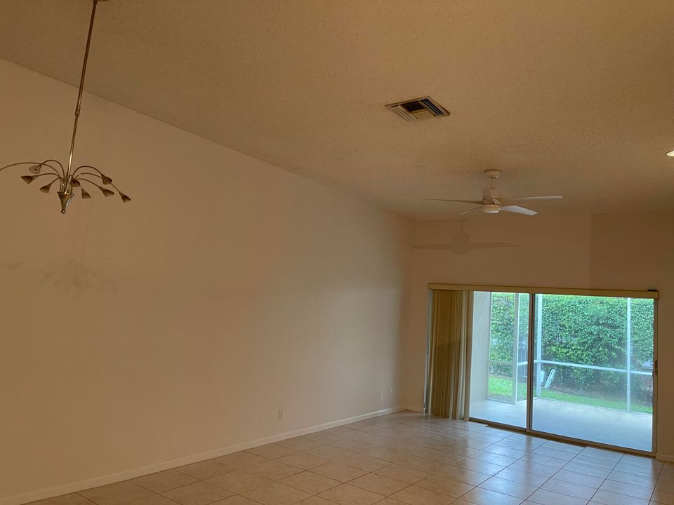 Active With Contract: $3,500 (3 beds, 2 baths, 1554 Square Feet)