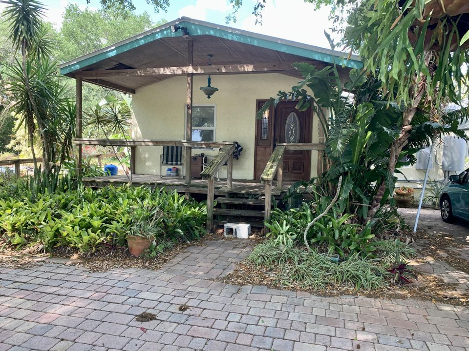 Recently Sold: $179,900 (2 beds, 1 baths, 1697 Square Feet)