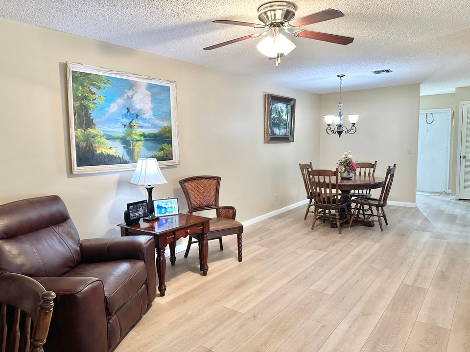 Active With Contract: $159,900 (2 beds, 2 baths, 1280 Square Feet)