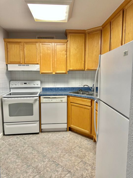 For Sale: $164,900 (2 beds, 2 baths, 1088 Square Feet)