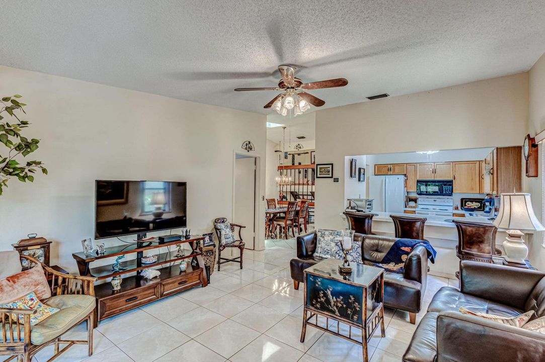 Active With Contract: $429,900 (2 beds, 2 baths, 1448 Square Feet)