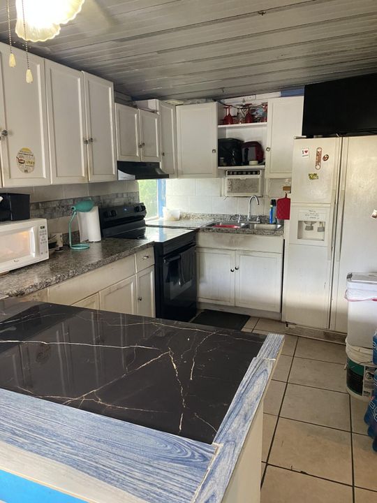 For Sale: $40,000 (3 beds, 2 baths, 1100 Square Feet)