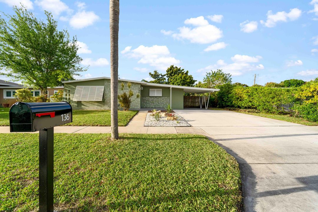 Active With Contract: $480,000 (3 beds, 1 baths, 1352 Square Feet)