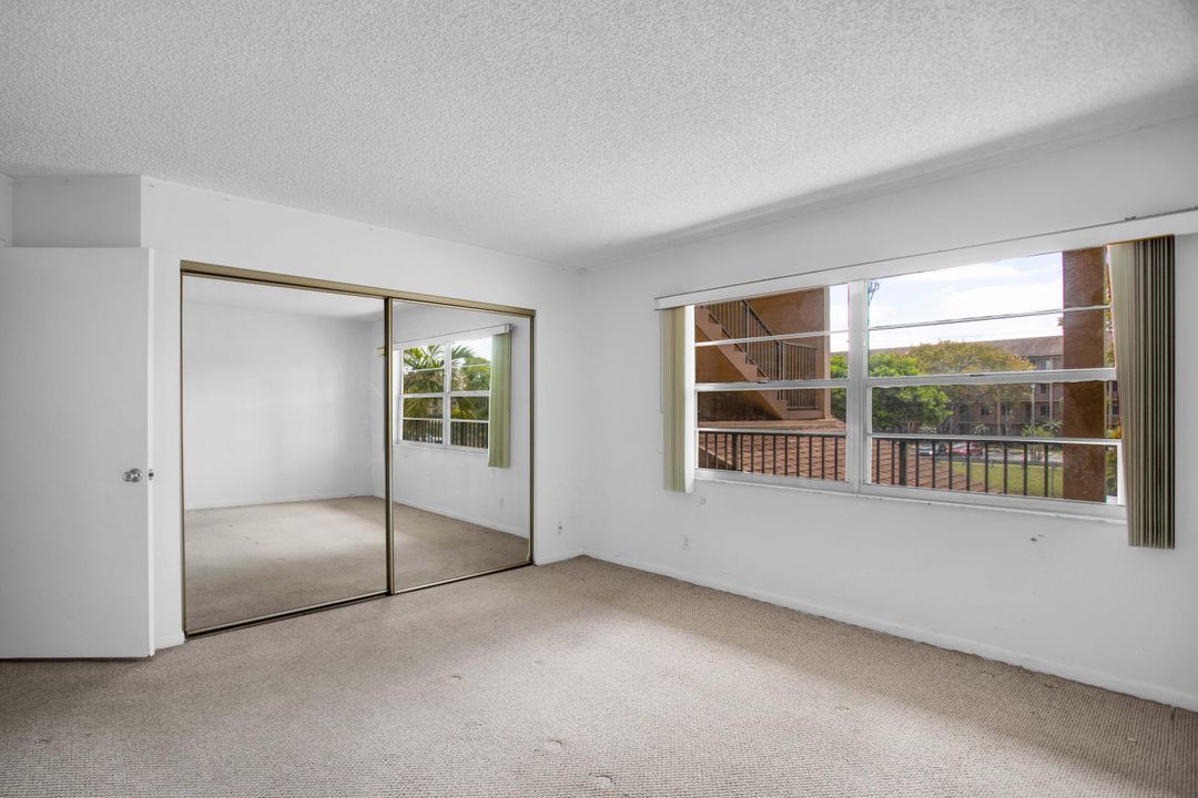 Active With Contract: $170,000 (1 beds, 1 baths, 1045 Square Feet)