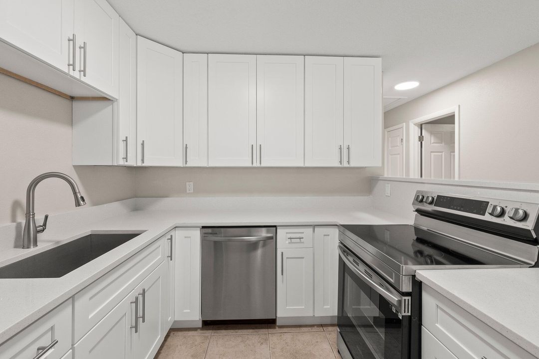 Active With Contract: $2,400 (3 beds, 1 baths, 1152 Square Feet)