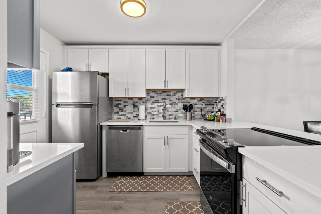 Active With Contract: $239,000 (2 beds, 2 baths, 1050 Square Feet)