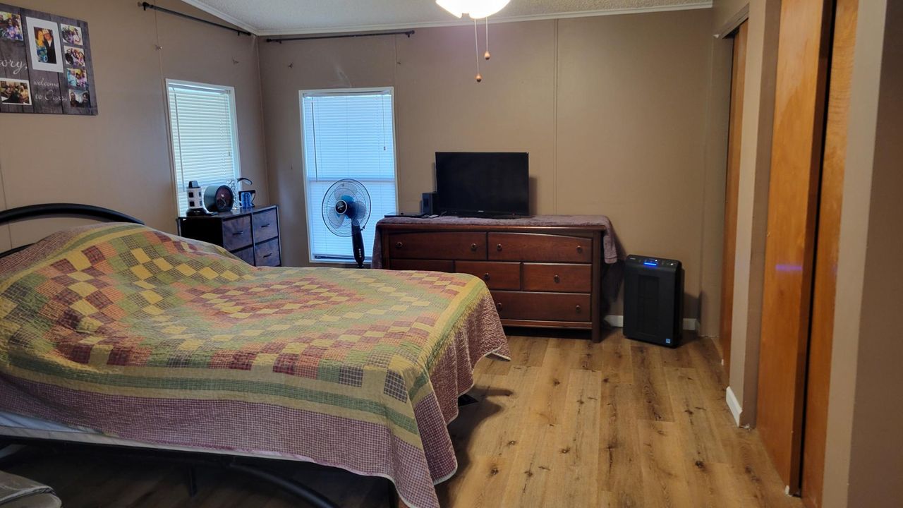 For Sale: $59,900 (2 beds, 2 baths, 1560 Square Feet)