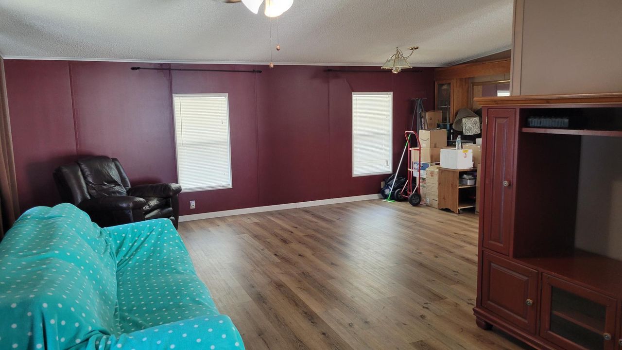 For Sale: $59,900 (2 beds, 2 baths, 1560 Square Feet)