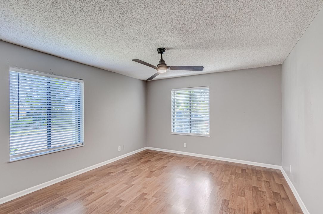 Active With Contract: $1,950 (1 beds, 1 baths, 864 Square Feet)