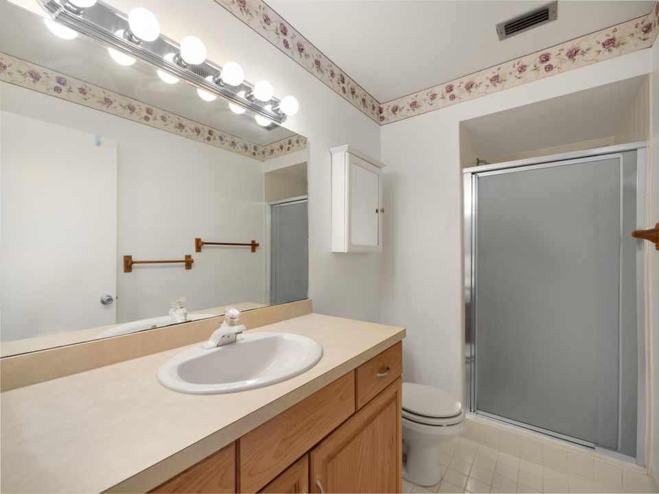 Active With Contract: $1,800 (2 beds, 2 baths, 1209 Square Feet)