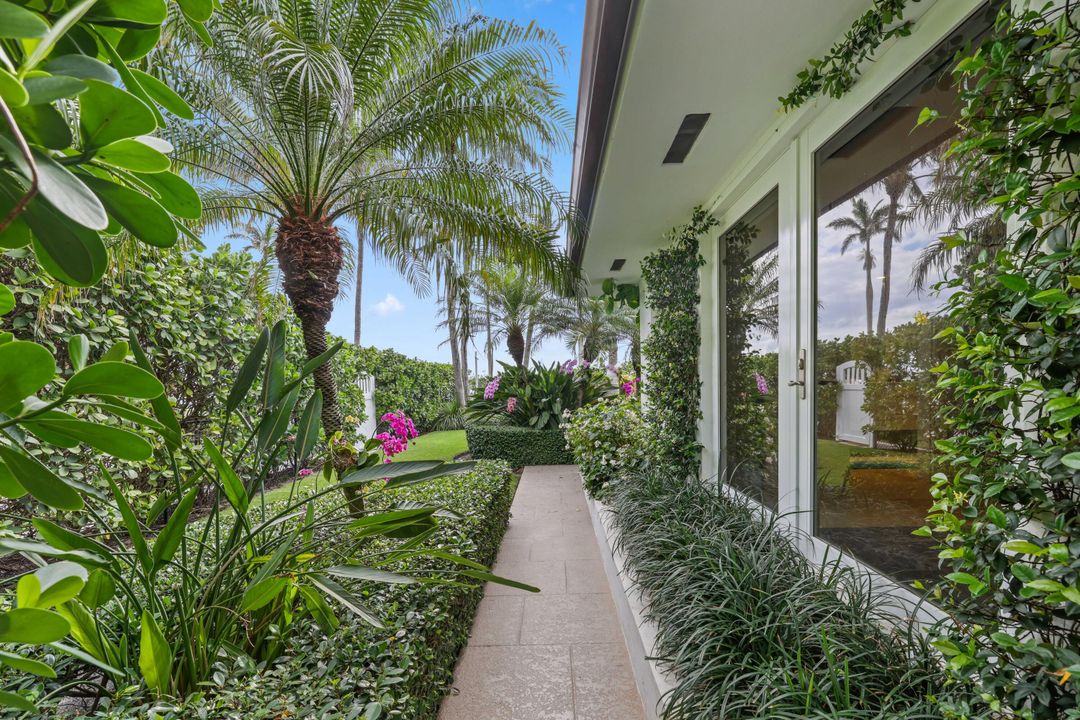 Active With Contract: $4,995,000 (2 beds, 2 baths, 2070 Square Feet)