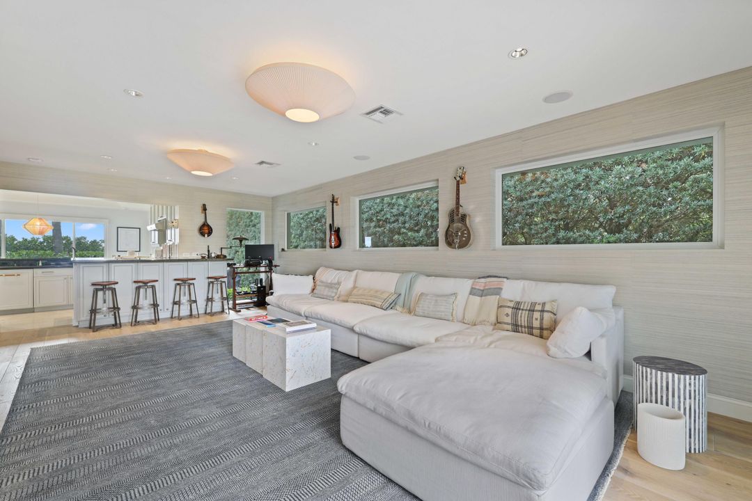 Active With Contract: $4,995,000 (2 beds, 2 baths, 2070 Square Feet)