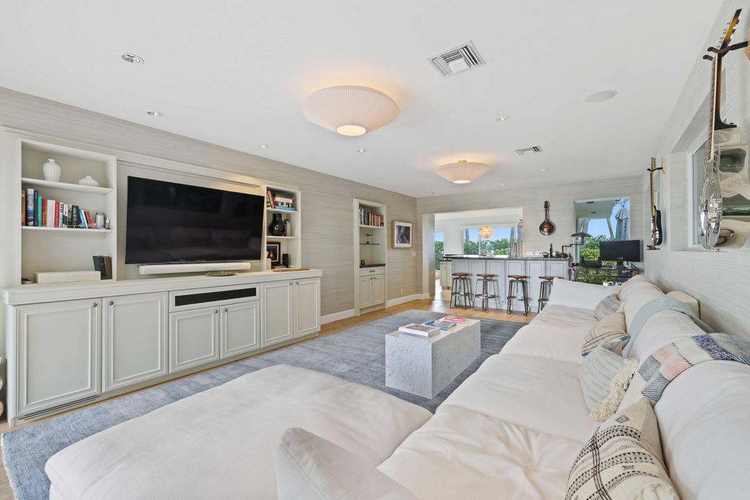 Active With Contract: $4,995,000 (2 beds, 2 baths, 2070 Square Feet)