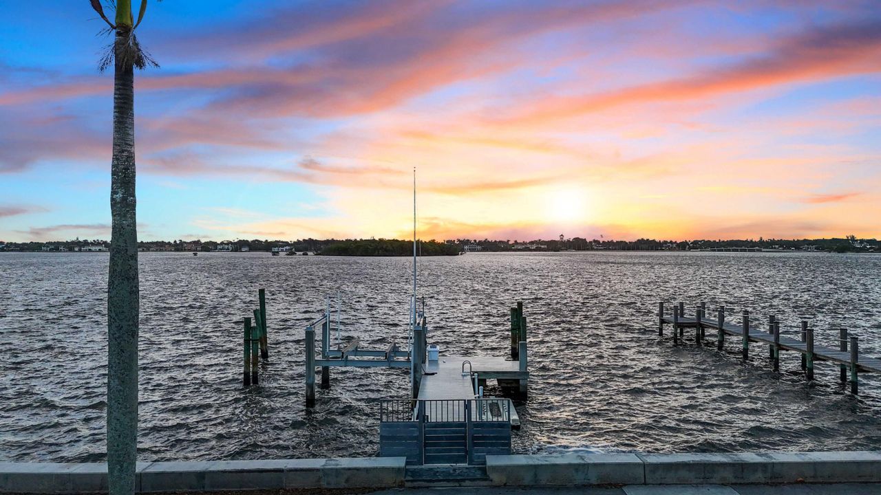 Active With Contract: $4,995,000 (2 beds, 2 baths, 2070 Square Feet)