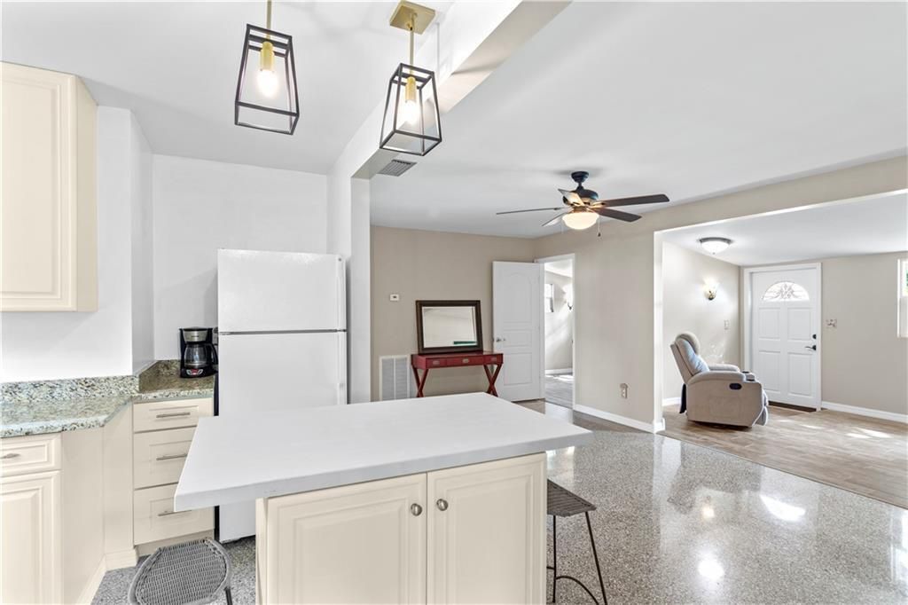 Active With Contract: $395,000 (3 beds, 2 baths, 1224 Square Feet)