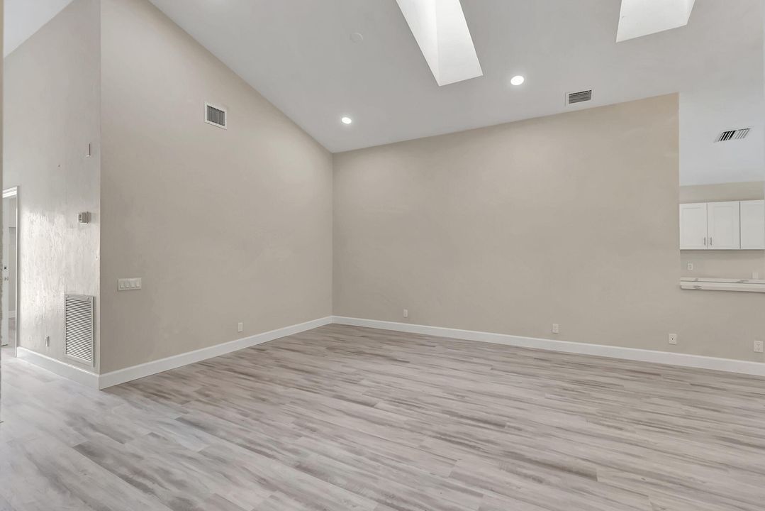 Active With Contract: $550,000 (3 beds, 2 baths, 1715 Square Feet)