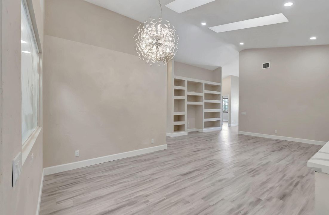 Active With Contract: $550,000 (3 beds, 2 baths, 1715 Square Feet)