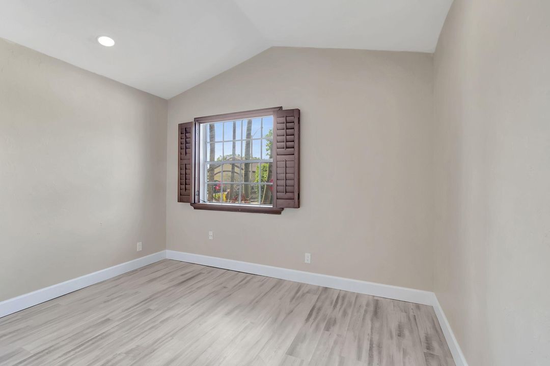 Active With Contract: $550,000 (3 beds, 2 baths, 1715 Square Feet)