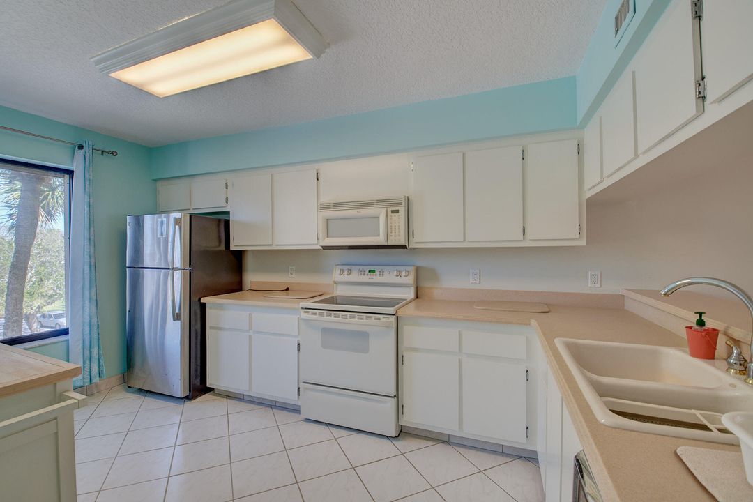 For Sale: $535,000 (2 beds, 2 baths, 1233 Square Feet)