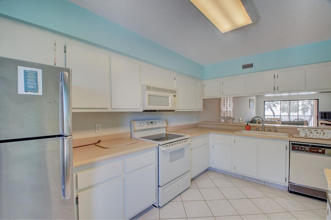 For Sale: $535,000 (2 beds, 2 baths, 1233 Square Feet)