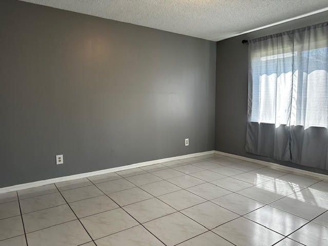 Active With Contract: $179,000 (2 beds, 2 baths, 948 Square Feet)