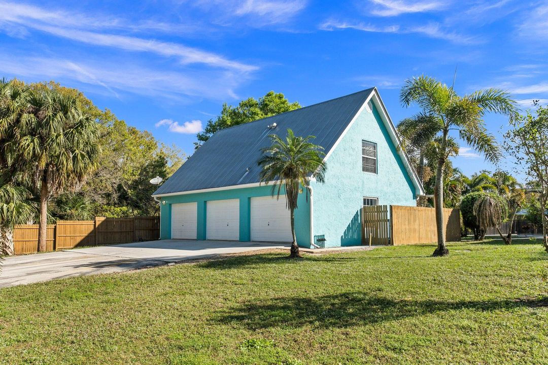 Active With Contract: $2,500 (3 beds, 3 baths, 1400 Square Feet)