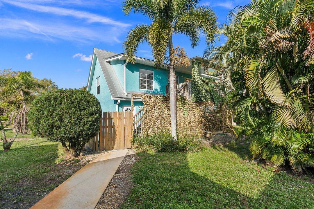 Active With Contract: $2,500 (3 beds, 3 baths, 1400 Square Feet)