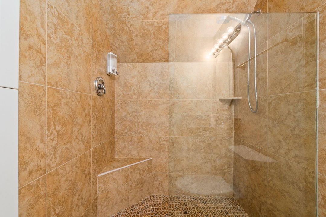 合同活跃: $2,500 (3 贝兹, 3 浴室, 1400 平方英尺)