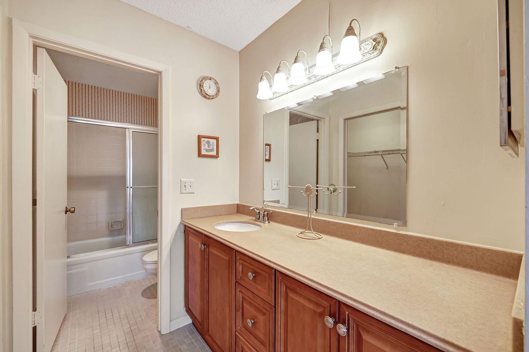 For Sale: $259,000 (2 beds, 2 baths, 1305 Square Feet)