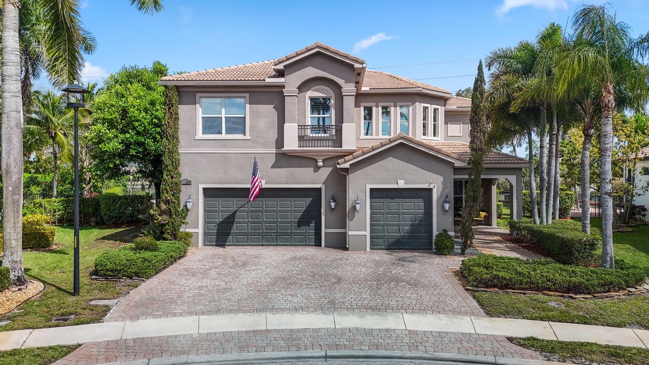 Recently Sold: $1,000,000 (6 beds, 4 baths, 4147 Square Feet)