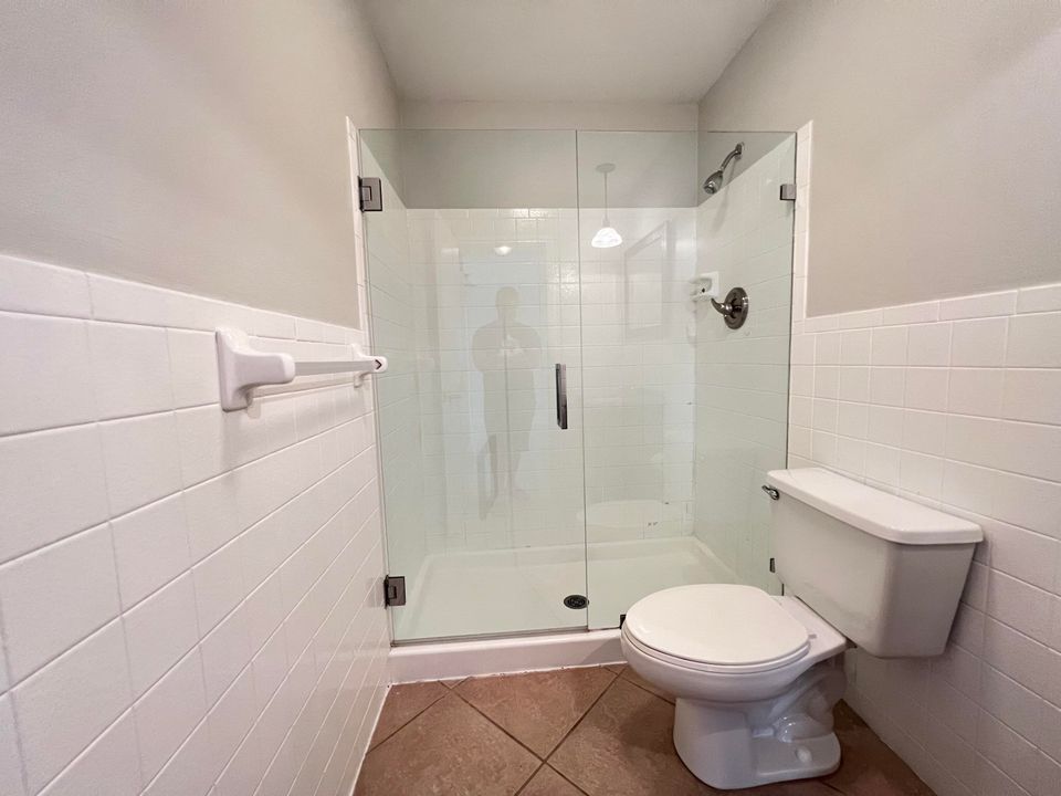 合同活跃: $3,000 (2 贝兹, 2 浴室, 1333 平方英尺)
