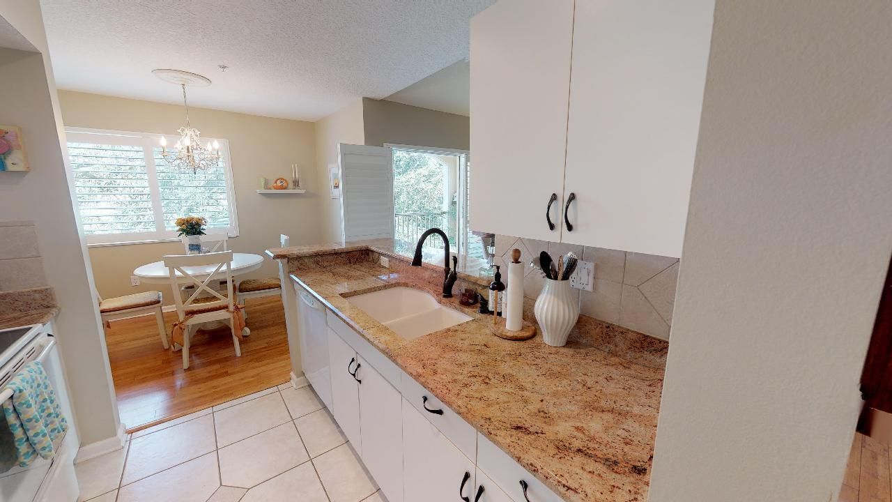 Active With Contract: $2,150 (1 beds, 1 baths, 867 Square Feet)
