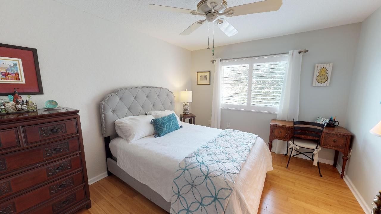 Active With Contract: $2,150 (1 beds, 1 baths, 867 Square Feet)
