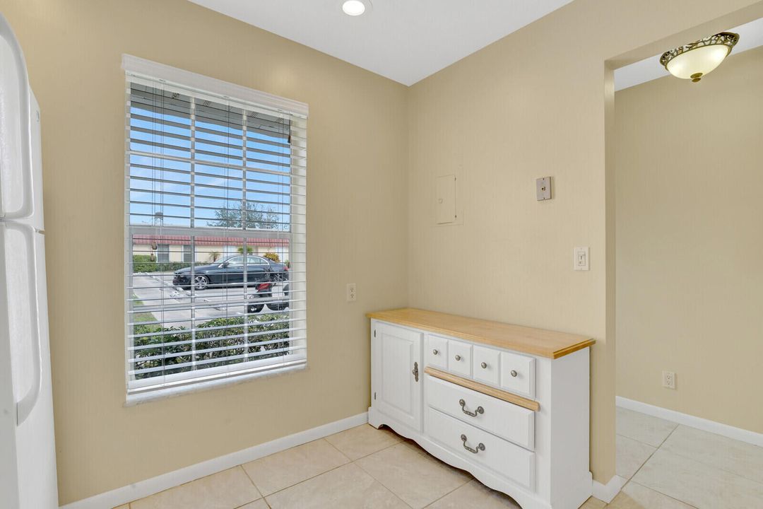 Active With Contract: $1,750 (2 beds, 2 baths, 941 Square Feet)