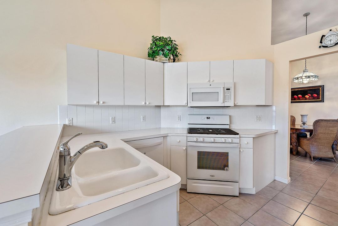 For Sale: $399,000 (3 beds, 2 baths, 1948 Square Feet)