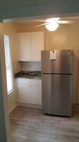 Active With Contract: $2,250 (2 beds, 1 baths, 695 Square Feet)