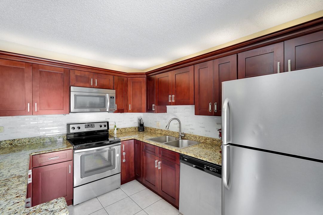 Active With Contract: $269,000 (2 beds, 2 baths, 1288 Square Feet)