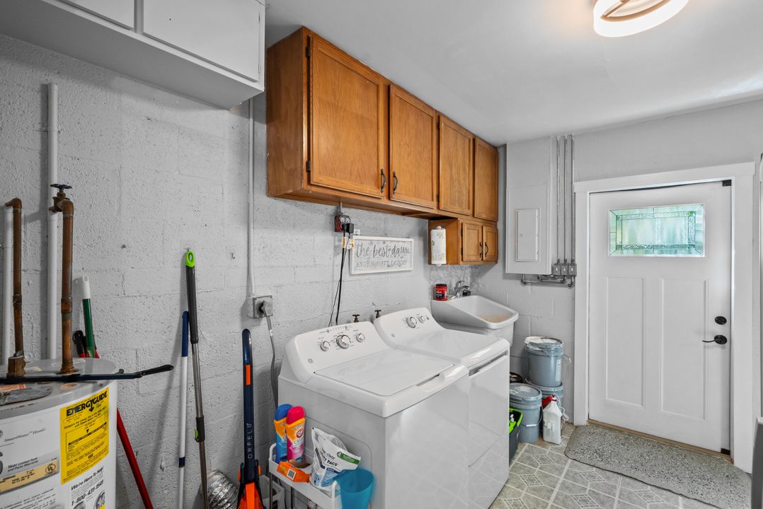 Active With Contract: $374,900 (3 beds, 2 baths, 1332 Square Feet)