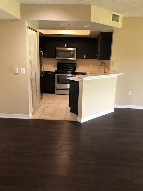 Active With Contract: $1,850 (2 beds, 2 baths, 1099 Square Feet)