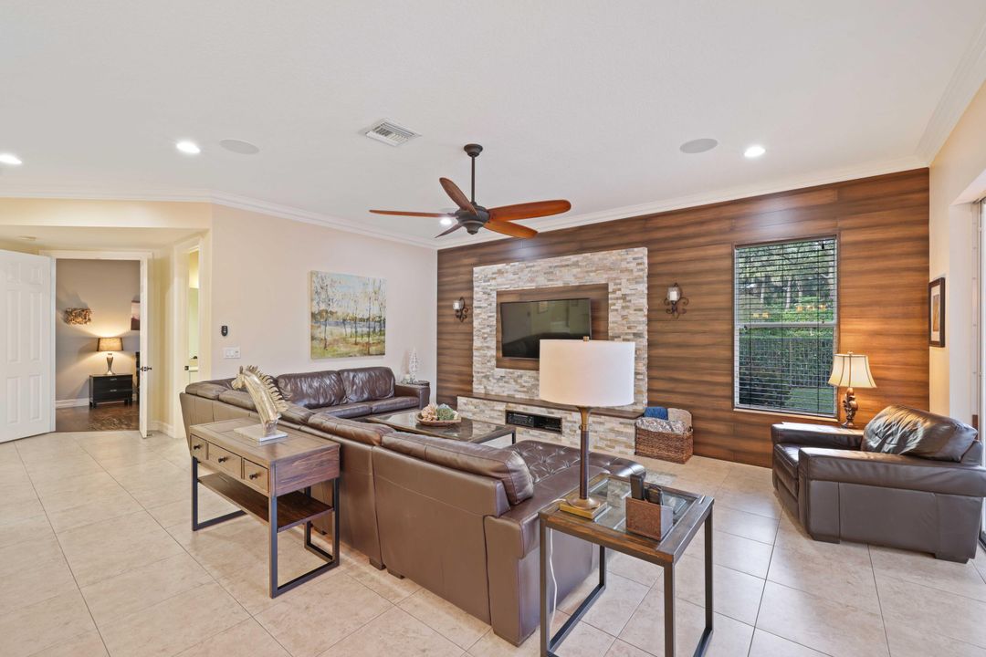 Active With Contract: $1,000,000 (6 beds, 4 baths, 4147 Square Feet)