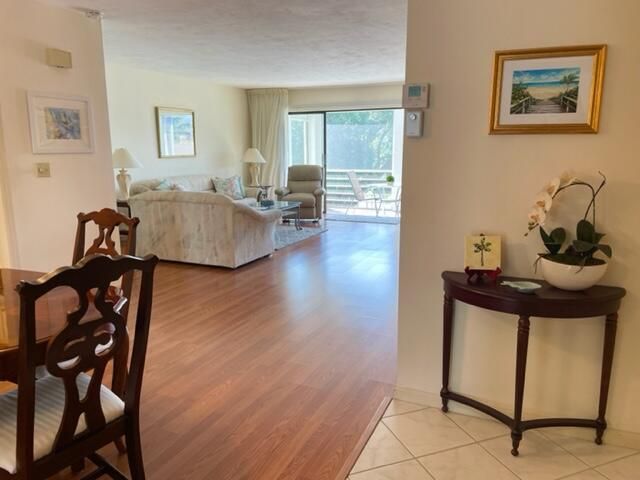 Active With Contract: $2,500 (2 beds, 2 baths, 1240 Square Feet)