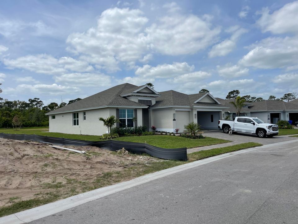 Recently Sold: $706,669 (3 beds, 3 baths, 2361 Square Feet)