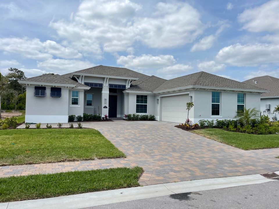 Recently Sold: $709,268 (3 beds, 3 baths, 2594 Square Feet)